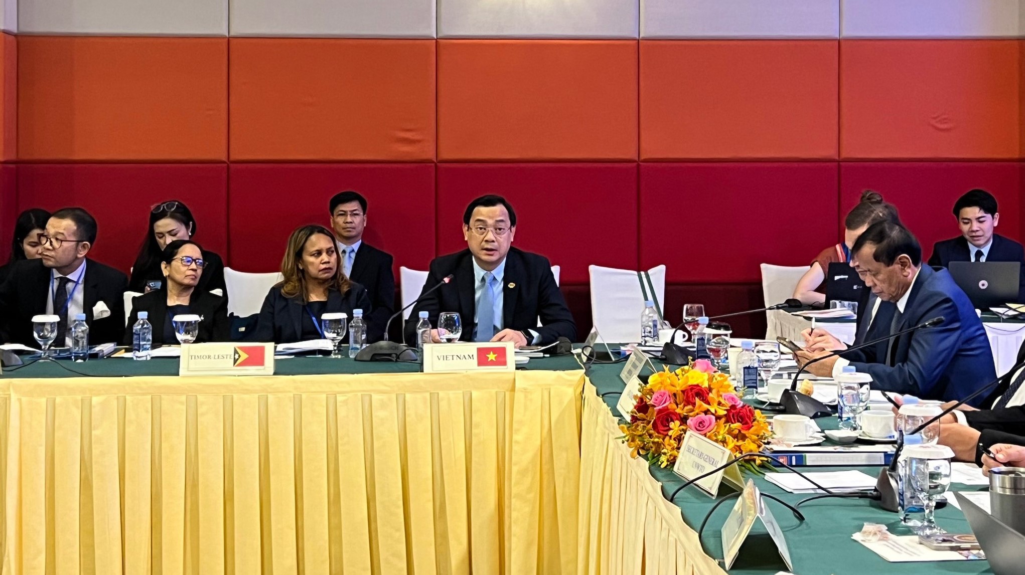 Tổng cục trưởng Tổng cục Du lịch Việt Nam Nguyễn Trùng Khánh phát biểu tại Phiên họp